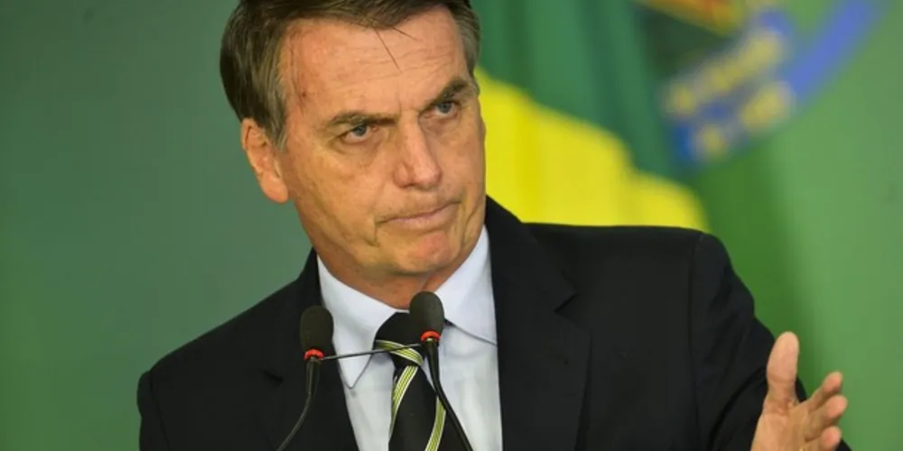 Imagem ilustrativa da imagem Bolsonaro pede a PF que esclareça atentado que sofreu