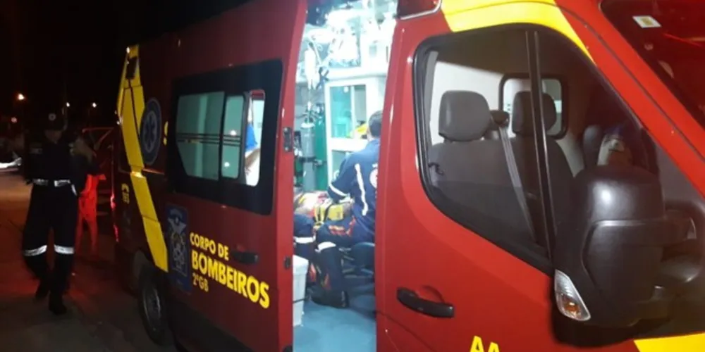 Imagem ilustrativa da imagem Homem leva facadas após coibir invasão de escola
