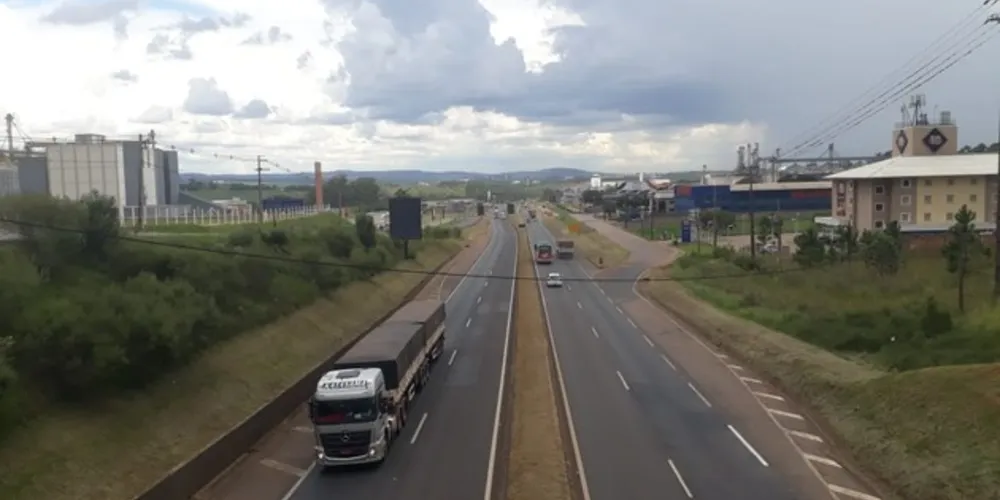 Uma pista ficará fechada durante as obras enquanto outra permanece aberta para amenizar o impacto no tráfego