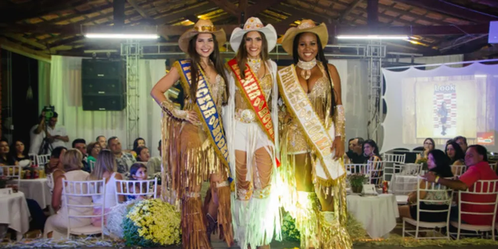 Três candidatas escolhidas para Rainha e Princesas. Da esquerda para direita: Ana Luiza da Silva Otto, Isabelle da Silva Neves e Hisadora Pereira de Souza