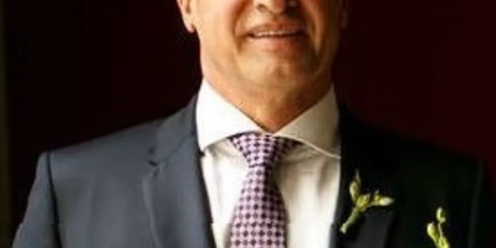 BRINDE A VIDA - O empresário Luis Flavio de Moraes Barros irá comemorar a troca de idade nesta sexta-feira (15). Sua atuação no ramo da Construção Civil é reconhecida pelo arrojo dos seus projetos e pela sua arquitetura moderna. Certamente Luis Flávio deixa um legado no desenvolvimento do município através de sua história sempre vencedora. Da coluna RC os votos de muitas alegrias!