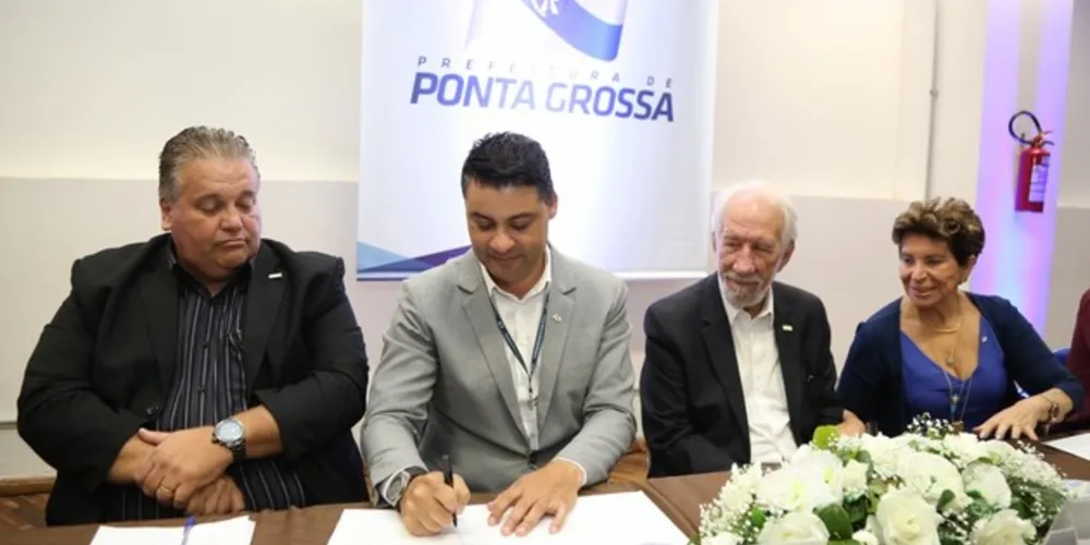 Assinatura de posse ocorreu na manhã desta quinta-feira