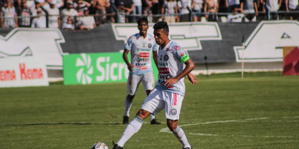 O meio-campista já ergueu quatro taças pelo alvinegro e nessas 99 partidas, completou 58 vitórias, 20 empates e 21 derrotas 
