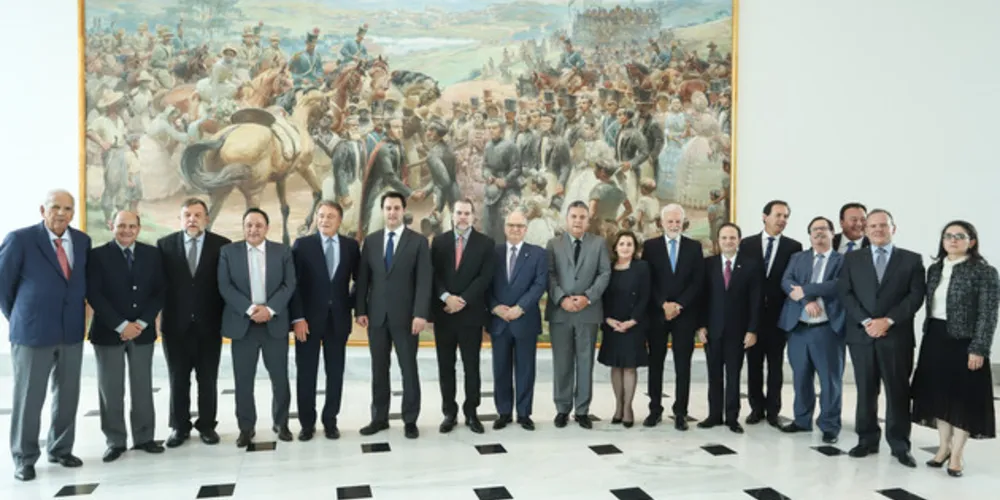 Ministro Edson Fachin e os senadores Álvaro Dias, Oriovisto Guimarães e Flávio Arns também participaram do encontro