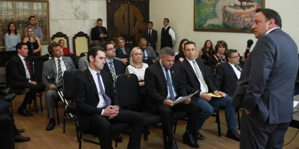 Reunião aconteceu entre lideranças partidárias e representantes do Governo