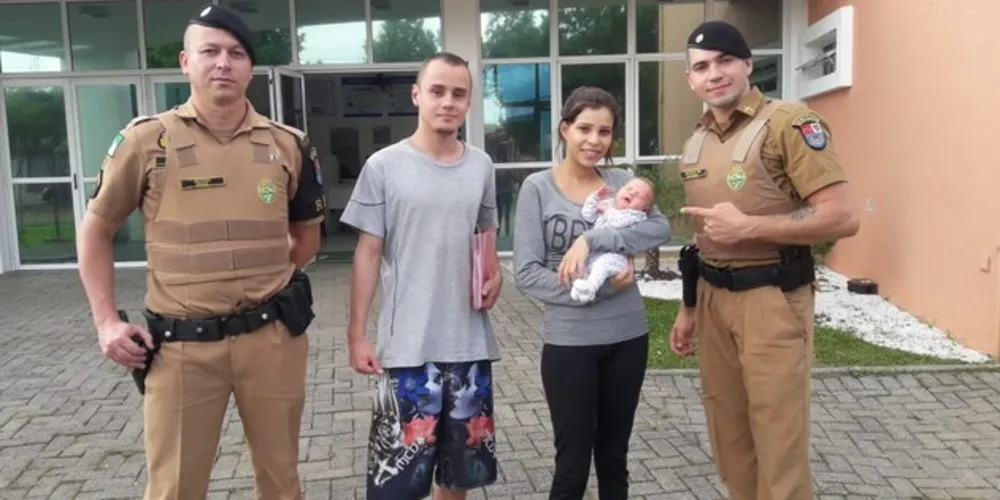 Policiais estavam em patrulhamento quando foram acionados pela mãe da criança