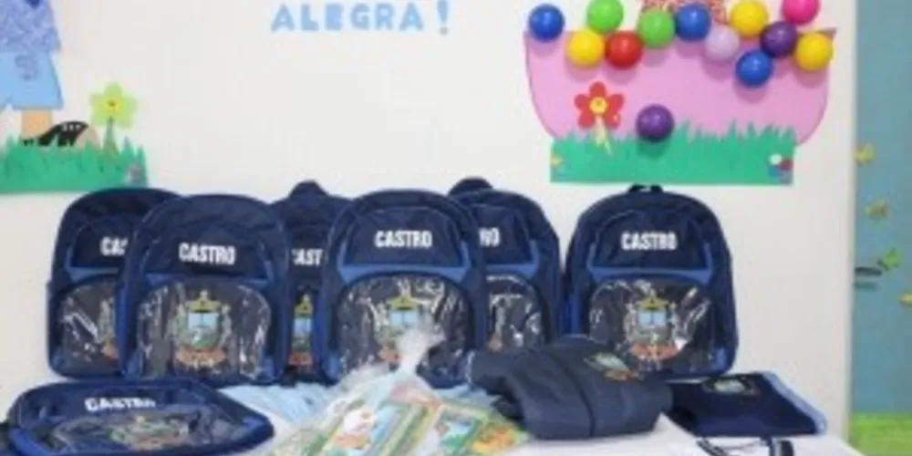 Imagem ilustrativa da imagem Alunos de Castro recebem kit de material escolar