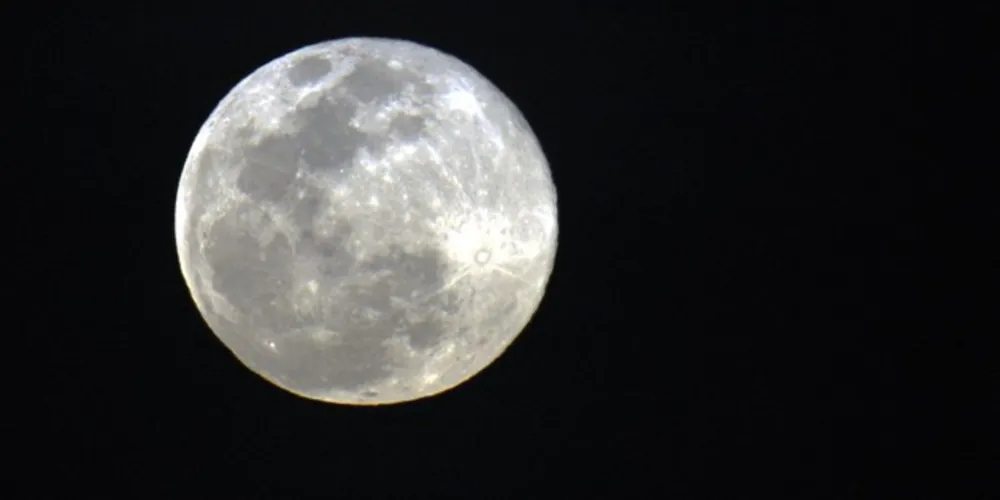 Imagem ilustrativa da imagem Maior superlua do ano ocorre nesta terça-feira