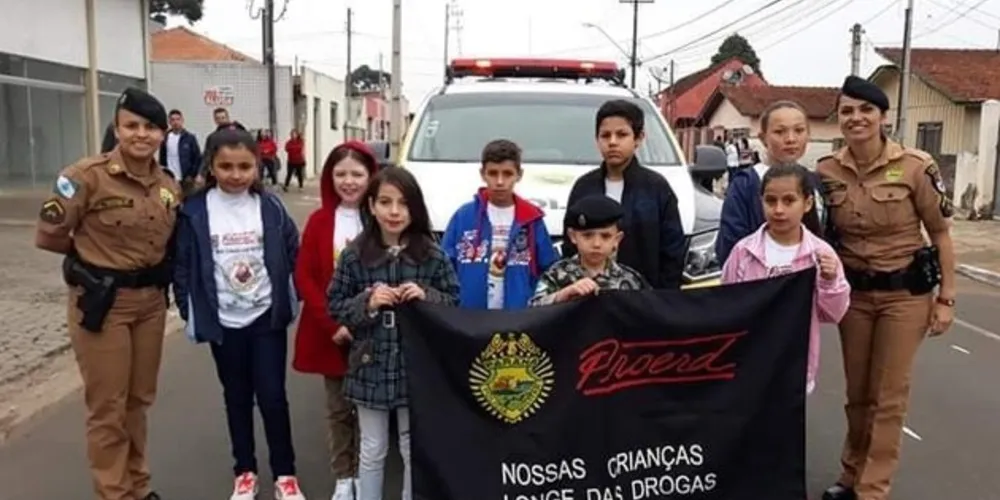 Programa é uma parceria das secretarias municipais de Educação e redes de ensino particular, com a Polícia Militar do Paraná