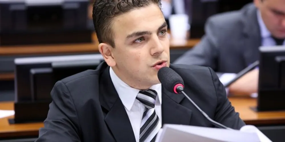  projeto foi apresentado pelo deputado Aliel Machado (PSB-PR), com apoio de outros 4 parlamentares