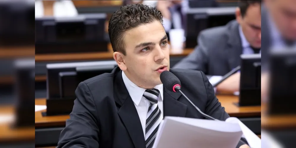  projeto foi apresentado pelo deputado Aliel Machado (PSB-PR), com apoio de outros 4 parlamentares