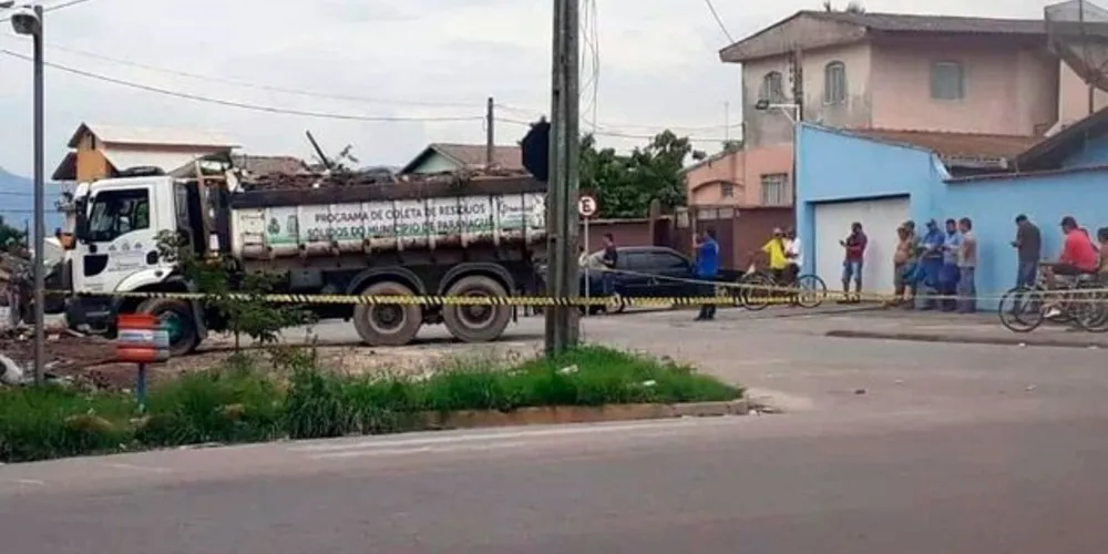 Funcionários da prefeitura da cidade realizavam limpeza na região quando encontraram o feto
