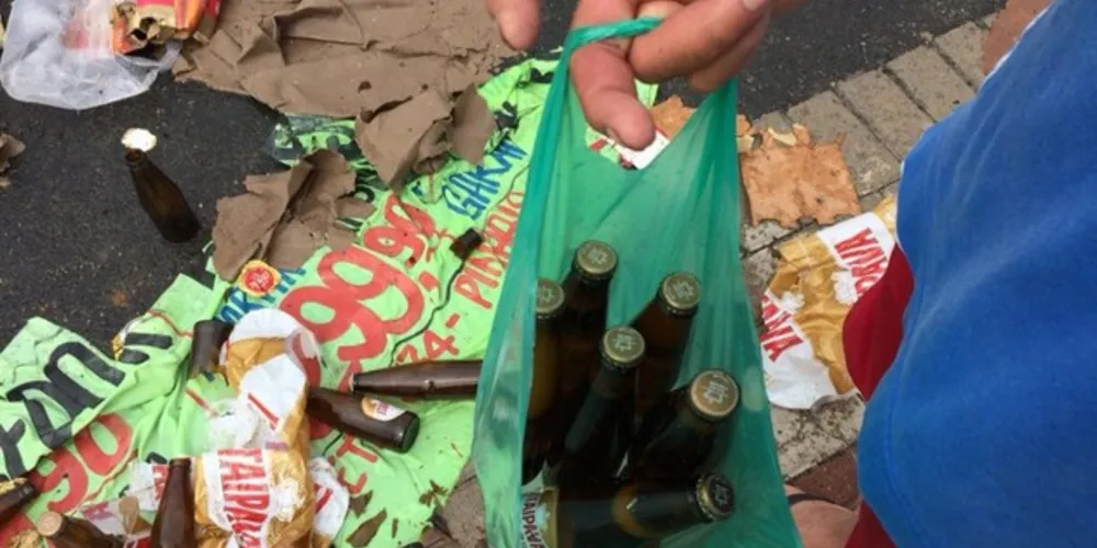 Moradores próximos ao local saquearam os produtos