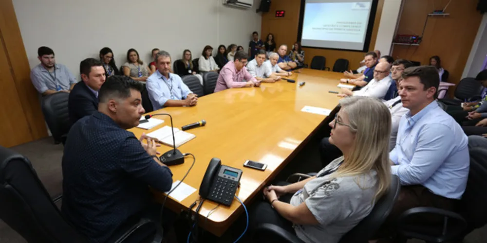 Reunião também contou com presenças de agentes públicos