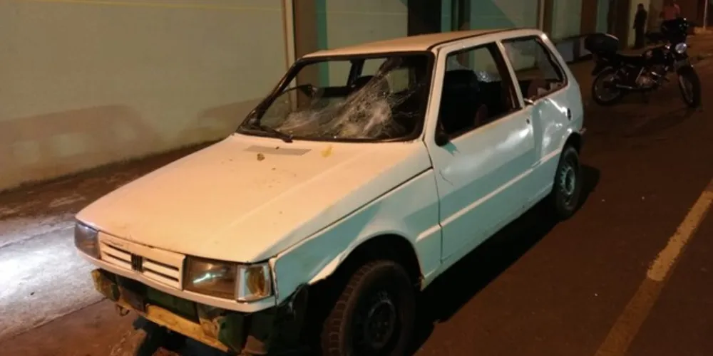 Veículo foi destruído pelos agressores