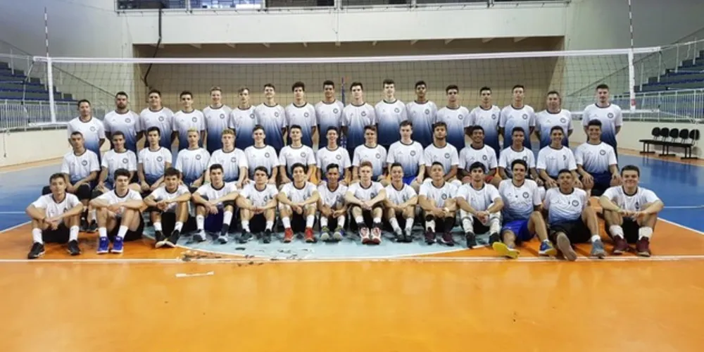 Mais de 40 atletas participam das atividades no Oscar Pereira