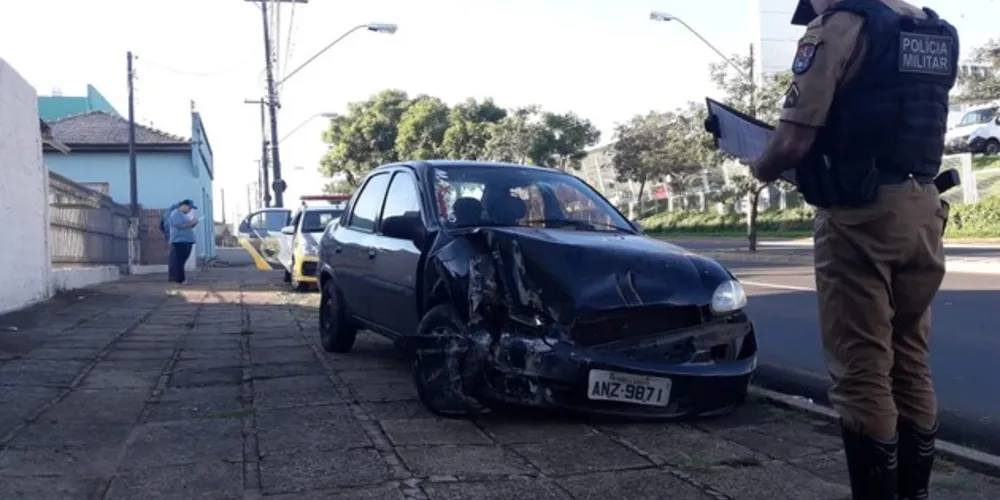 Motorista sofreu apenas lesões leves e foi encaminhado ao Pronto Socorro Municipal