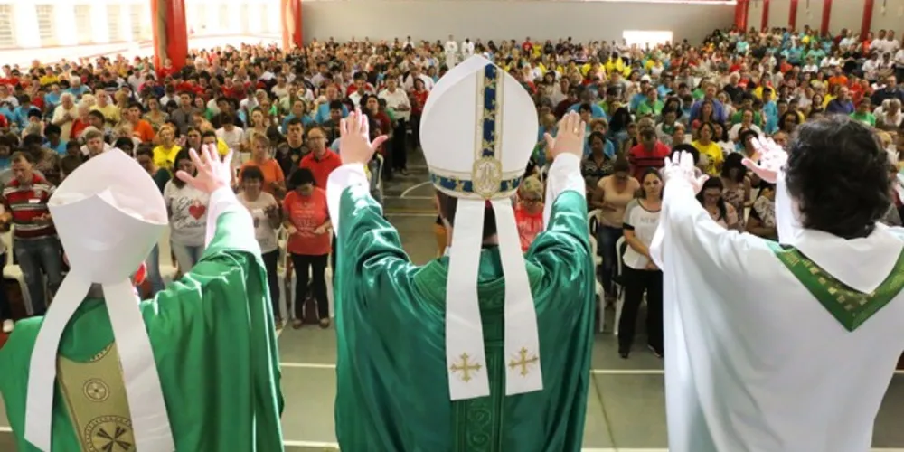 Mais de mil pessoas vindas de toda a Diocese se reuniram em retiro no último fim de semana 