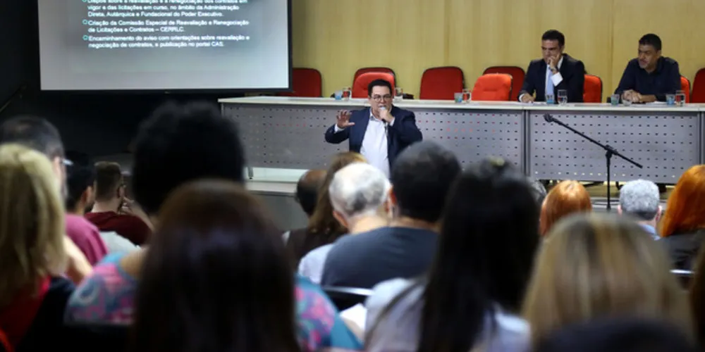 Grupos administrativos das secretarias receberam informações de como o decreto deve ser atendido