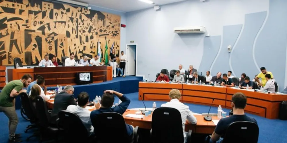 Tema foi discutido durante sessão desta segunda-feira (25)