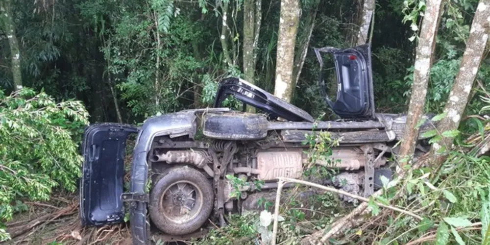 Passageira sofreu lesões graves e motorista escapou com ferimentos leves