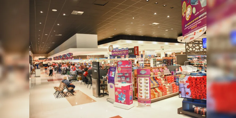 De 25 de fevereiro a 23 de junho, a cada compra de R$ 20,00, o cliente recebe um selo para comprar com desconto potes plásticos com fechamento a vácuo e design da marca holandesa Royal VKB