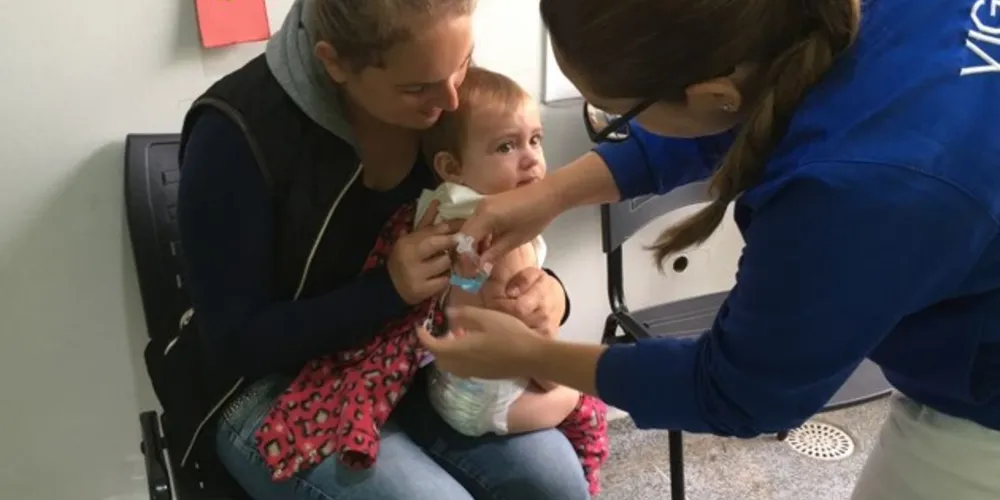 A vacina deve ser dada para toda a população de 9 meses a 59 anos