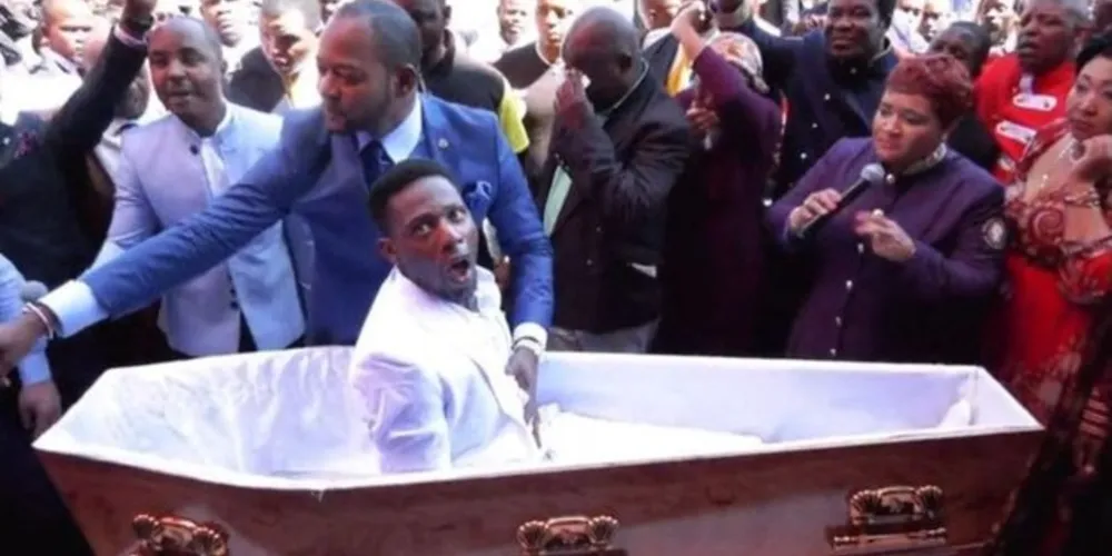 Imagem ilustrativa da imagem Funerárias processam pastor acusado de simular ressurreição
