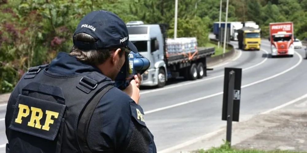 Embriaguez, ultrapassagens e velocidade estão entre os focos das equipes da PRF