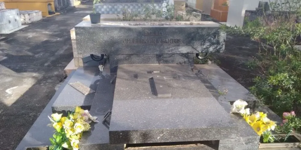 pessoas procuram visitar o túmulo da menina, alegando que dele verte uma água que teria propriedades de caráter milagroso