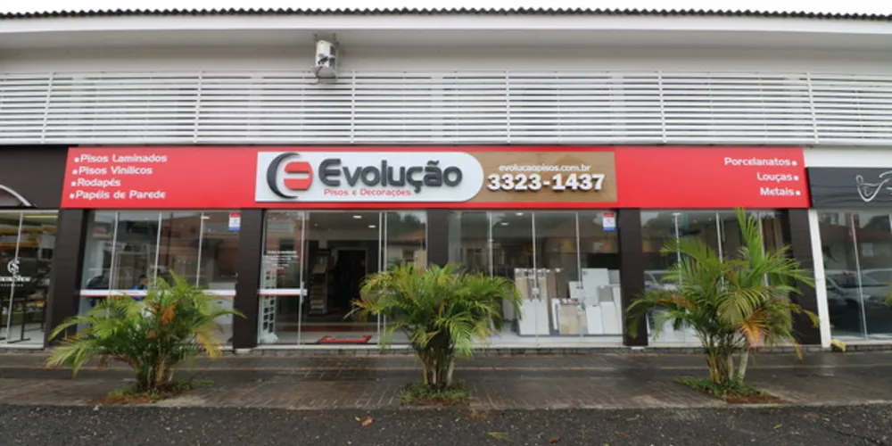 Loja está instalada na Avenida Carlos Cavalcanti, em Uvaranas
