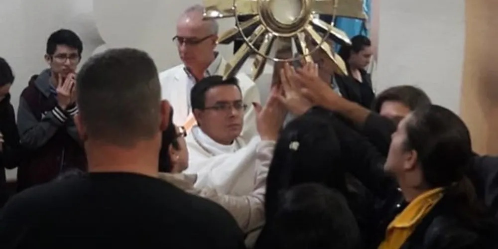 Às 3h da manhã haverá uma missa de Cura e Libertação