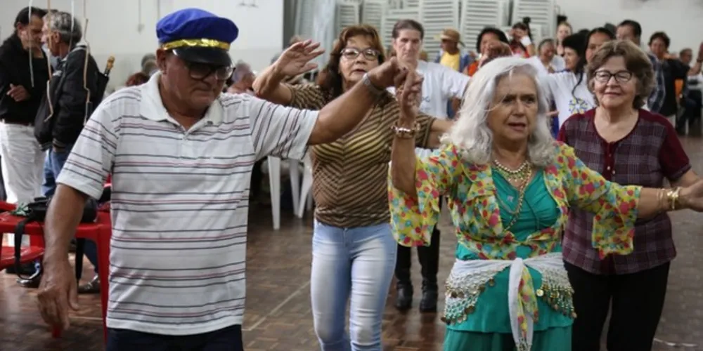 Festa traz alegria para a terceira idade de PG