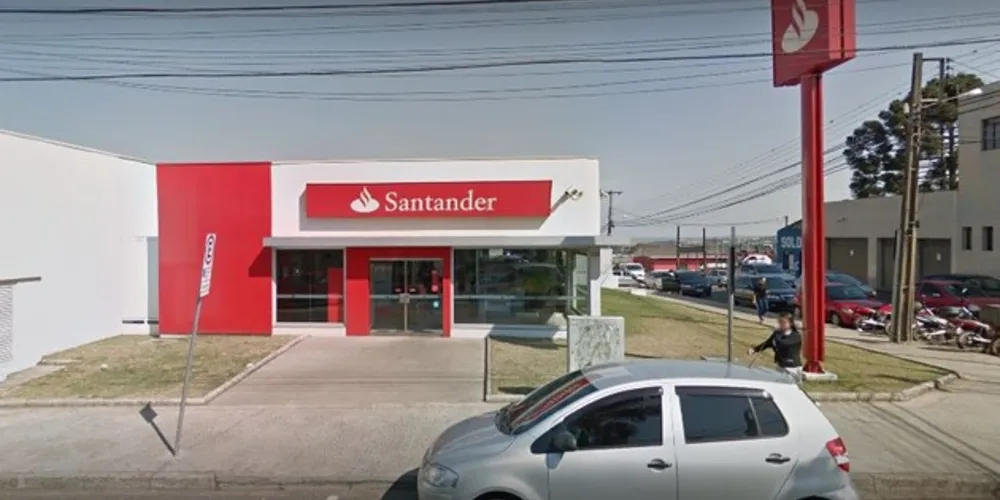 Justiça condena banco em Ponta Grossa a indenizar cliente que foi obrigado a tirar as botas para ingressar na agência 