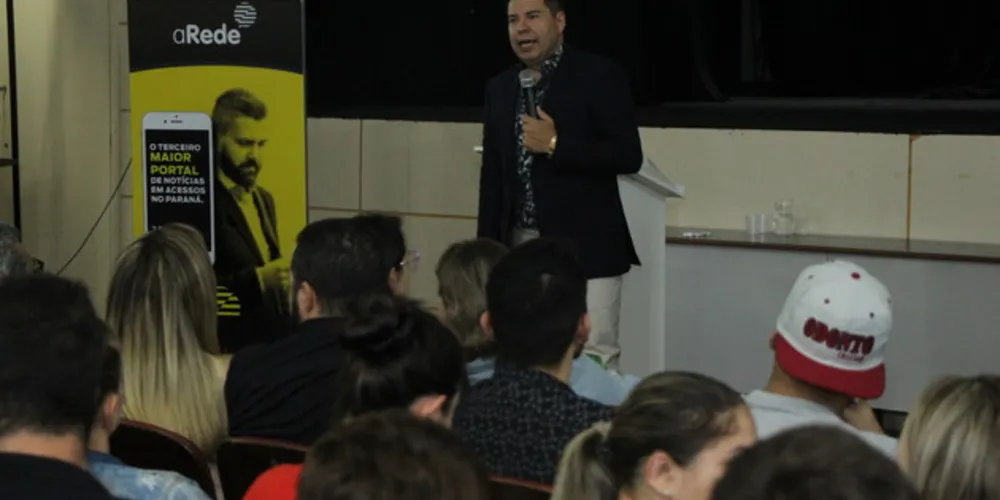 O fundador e presidente da Odonto Excellence, Oséias Gomes, leva grande público ao Grande Auditório