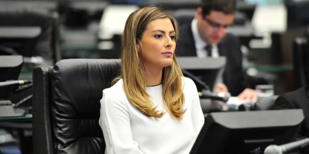 Projeto da deputada pretende aumentar a participação das mulheres na política