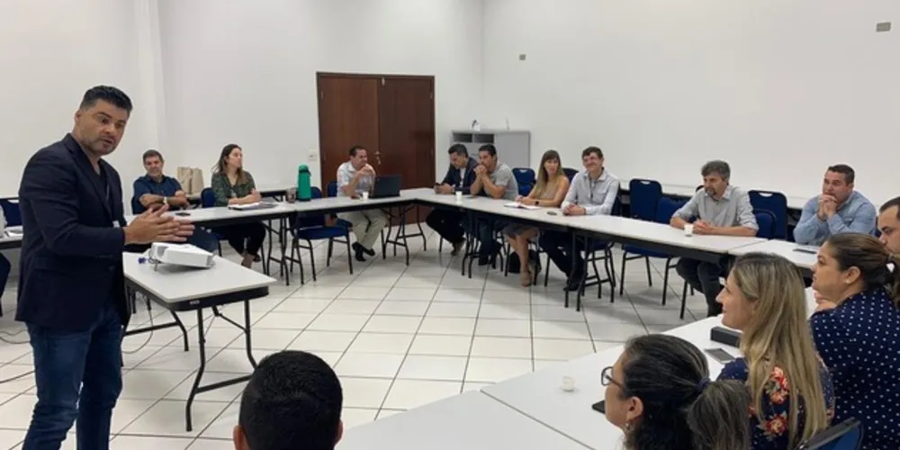 Comitiva participou de uma reunião dobre o DestravaFOZ