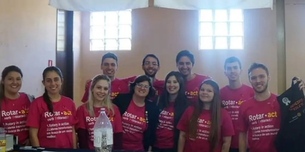Rotaract é uma organização que promove atividades sociais e auxilia seus membros a desenvolver-se