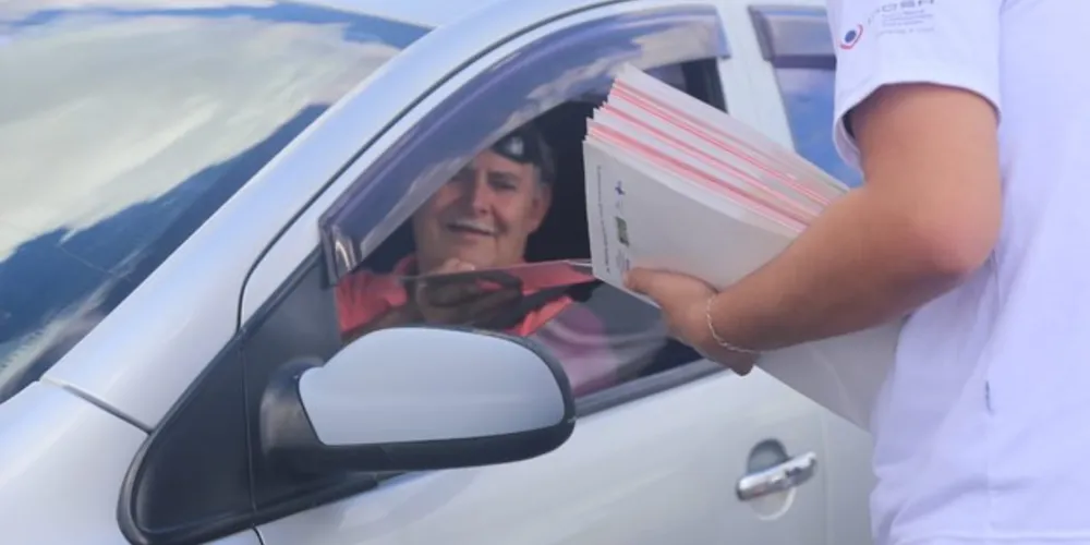Aproximadamente 200 motoristas foram abordados e receberam orientações  