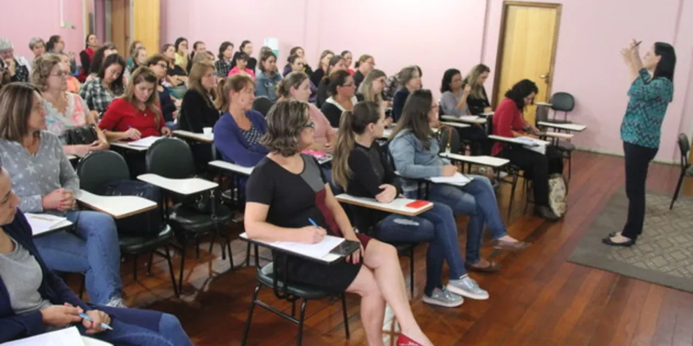Curso auxilia professores a compreender a realidade de cada aluno