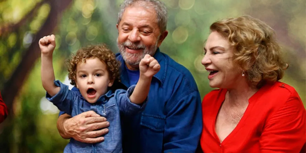 Pedido para Lula deixar a prisão foi feito no início da tarde pelos advogados