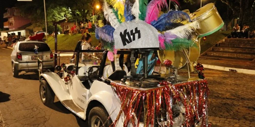 Imagem ilustrativa da imagem Desfile do Corso anima festa do Carnaval de Tibagi