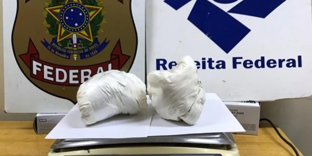 Mulher confessou que receberia R$ 1,5 mil para levar o entorpecente até Maceió e entregá-la a um desconhecido