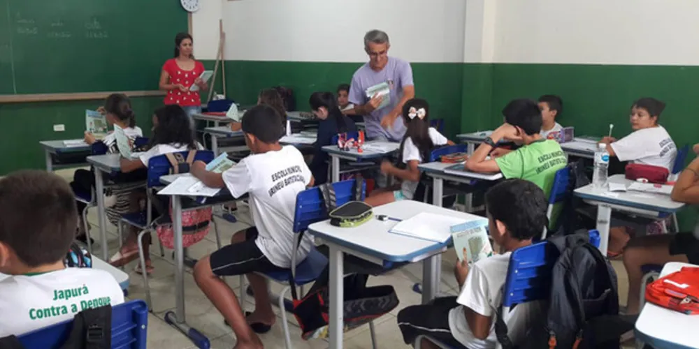 Em diversos municípios, alunos de escolas estaduais fizeram mutirões de conscientização, durante o carnaval.