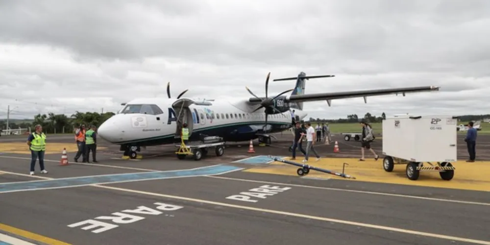 A aviação regular, que hoje oferta quatro voos semanais com destino a Campinas (SP), registrou 1,4 mil passageiros em 26 voos