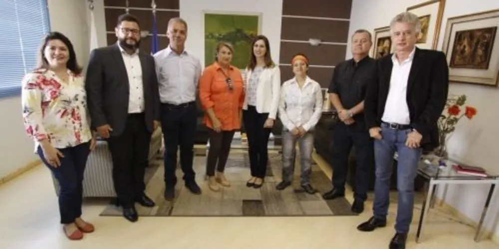 Representantes do Instituto Mundo Melhor (IMM) visitaram a Reitoria da Universidade Estadual de Ponta Grossa (UEPG)