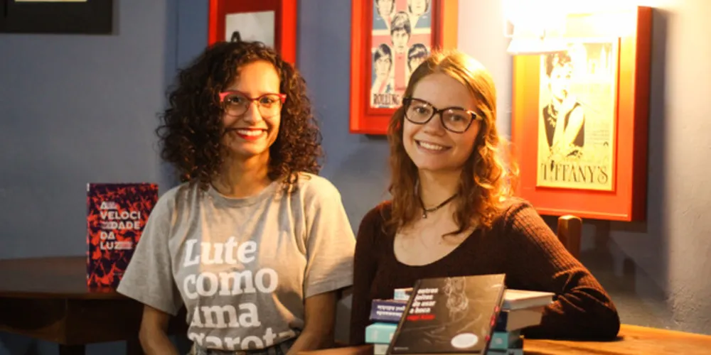 Conteúdo
O site tem como objetivo divulgar resenhas literárias e entrevistas produzidas pelas jornalistas Ana Istschuk e Luana Carolina Nascimento, sobre grandes obras e escritores que as inspiraram. As meninas são de Ponta Grossa e pretendem trazer uma mídia especializada no assunto para a população da cidade. 