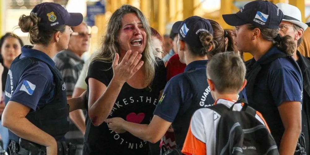 Ação contou com a atriz Michella França representando uma mulher agredida pedindo ajuda às pessoas.