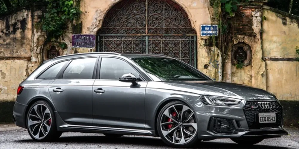  Modelo que acelera de 0 a 100 km/h em 4,1 segundos é vendido por R$ 546,9 mil 