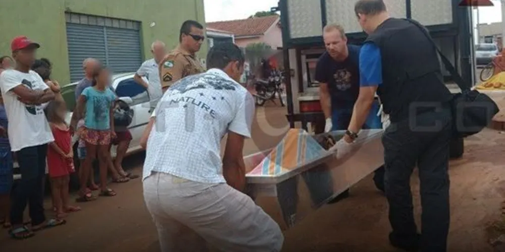 A Polícia científica de Umuarama e a equipe do IML estiveram no local